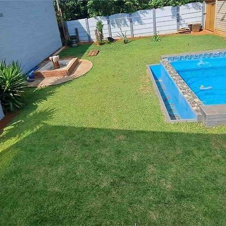 Entire 2 Bedroom House With Jacuzzi And Pool! Meyerton Buitenkant foto